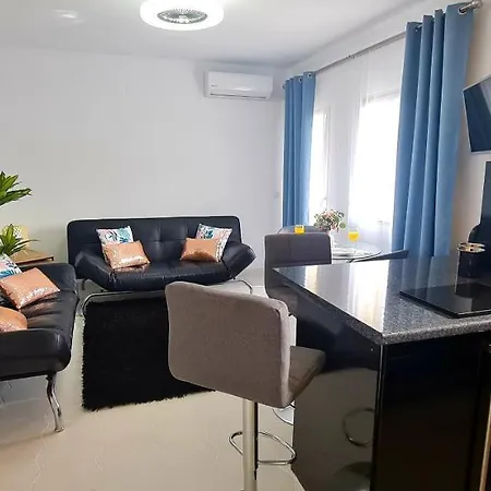Apartman Precioso Con Piscinas Y Vistas Al Mar. *
